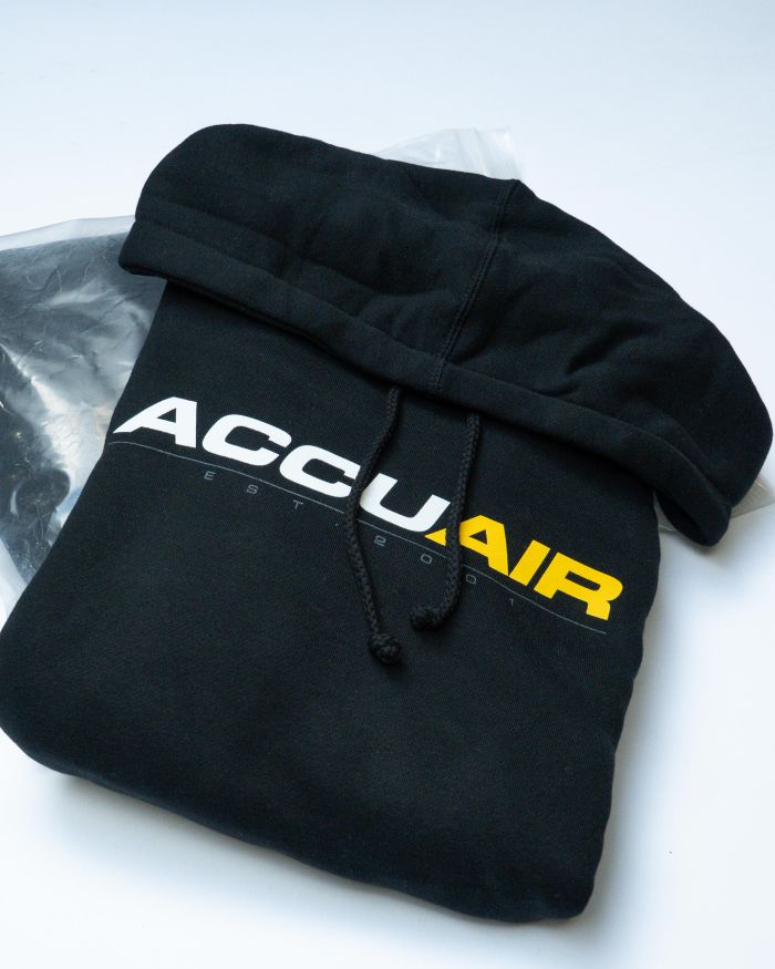 accuair hoodie in black