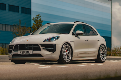 PORSCHE MACAN GTS Image 2
